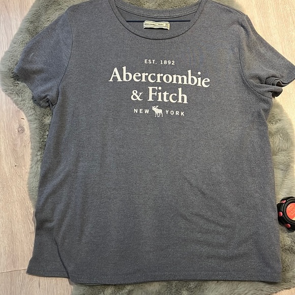 ABERCROMBIE & FITCH T-SHIRT - Picture 1 of 3